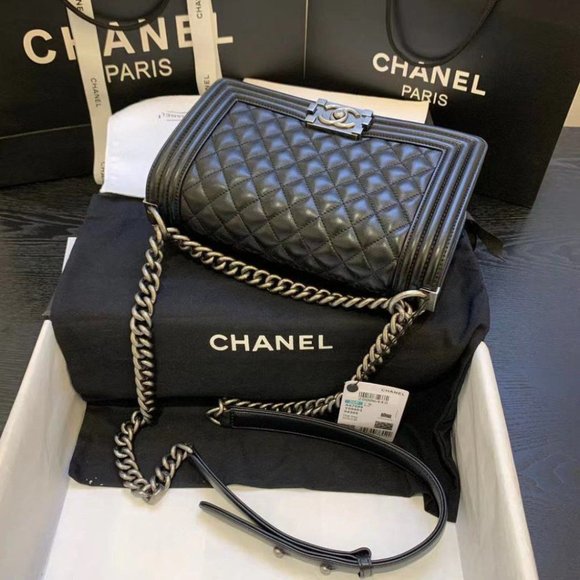CHANEL HANDBAG - Picture 7 of 8